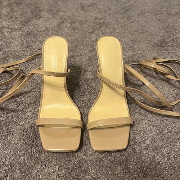 Ankle strappy nude heels - Picture 3 of 6